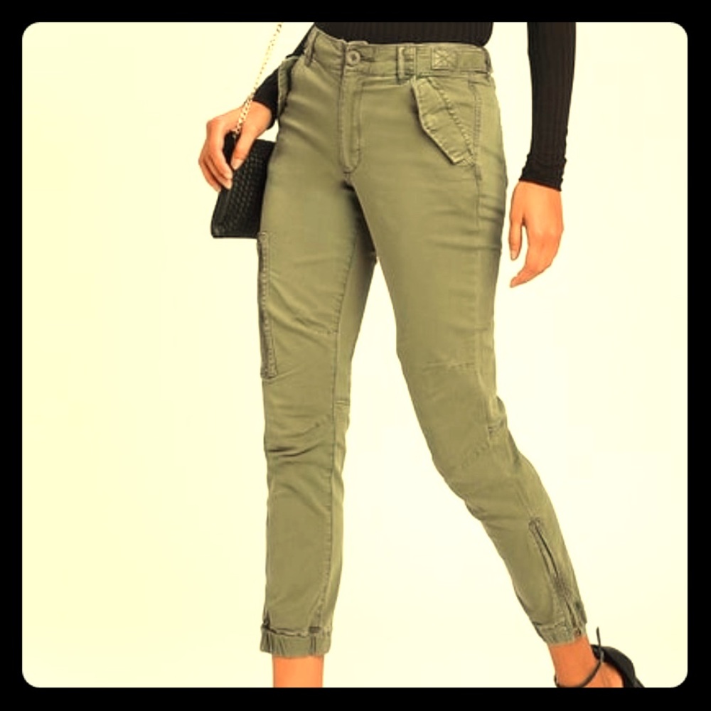 Lulu’s Pistola Green Cropped Cargo Pant Size 24